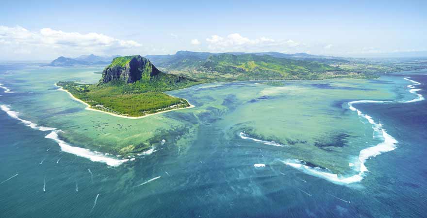 Le Morne Brabant und Unterwasser Wasserfall bei Mauritius
