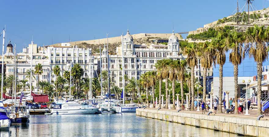Hafen von Alicante in Spanien